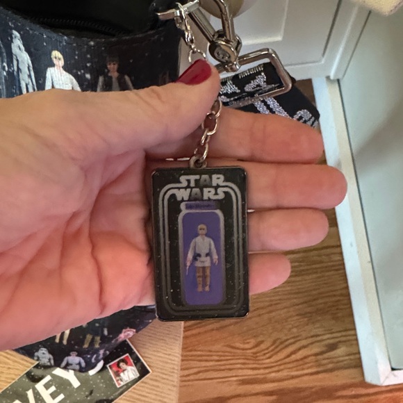 Harveys Star Wars Character Tote with Black and Multicolor Design - Picture 5 of 7